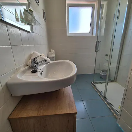 R2r - Mareval Apartment