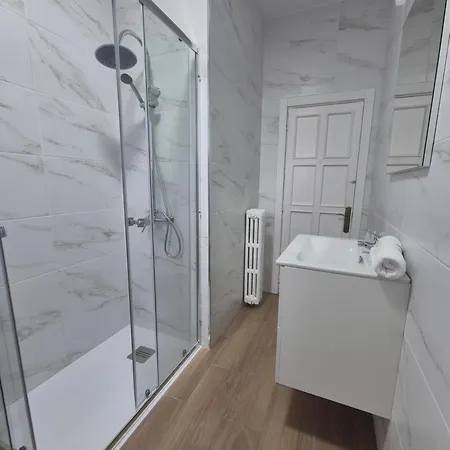 R2r - Mareval Apartment